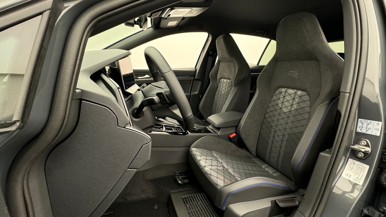 VW<br>Golf VIII 1.5 e TSI mHEV R-Line DSG