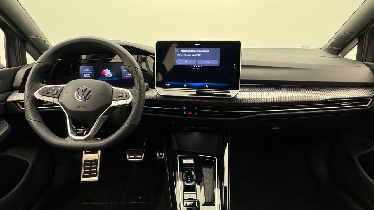 VW<br>Golf VIII 1.5 e TSI mHEV R-Line DSG