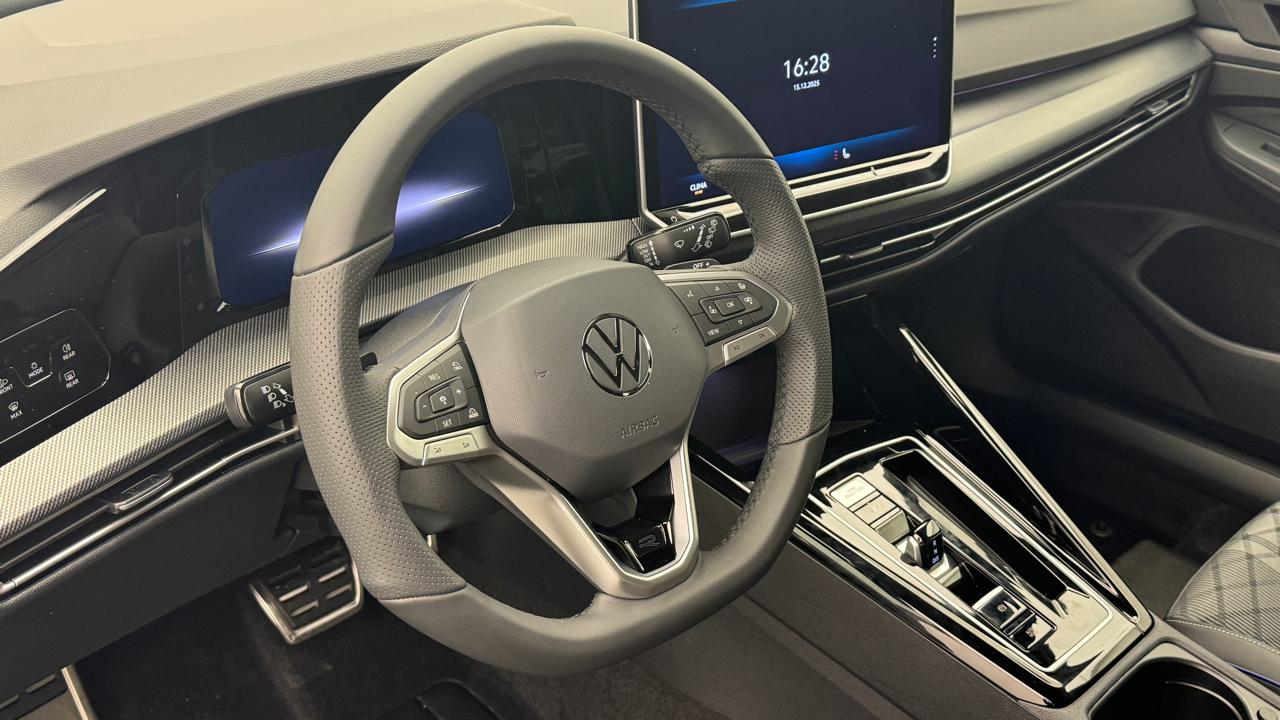 VW<br>Golf VIII 1.5 e TSI mHEV R-Line DSG