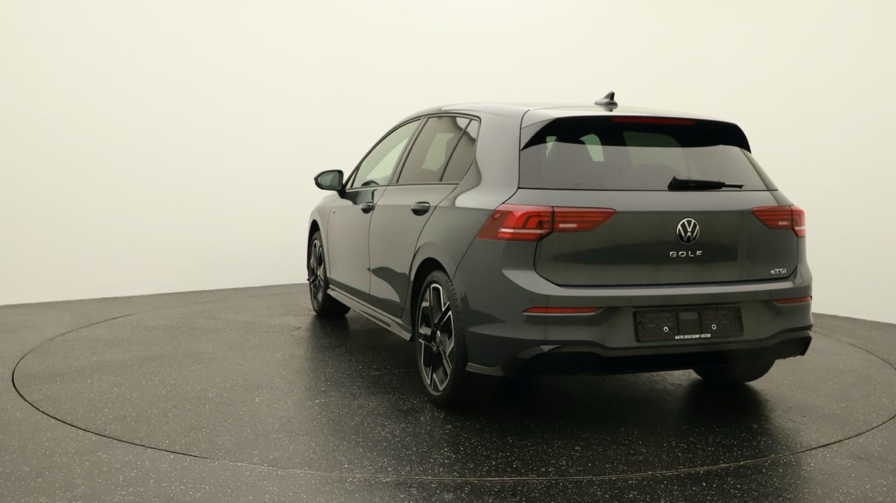 VW<br>Golf VIII 1.5 e TSI mHEV R-Line DSG