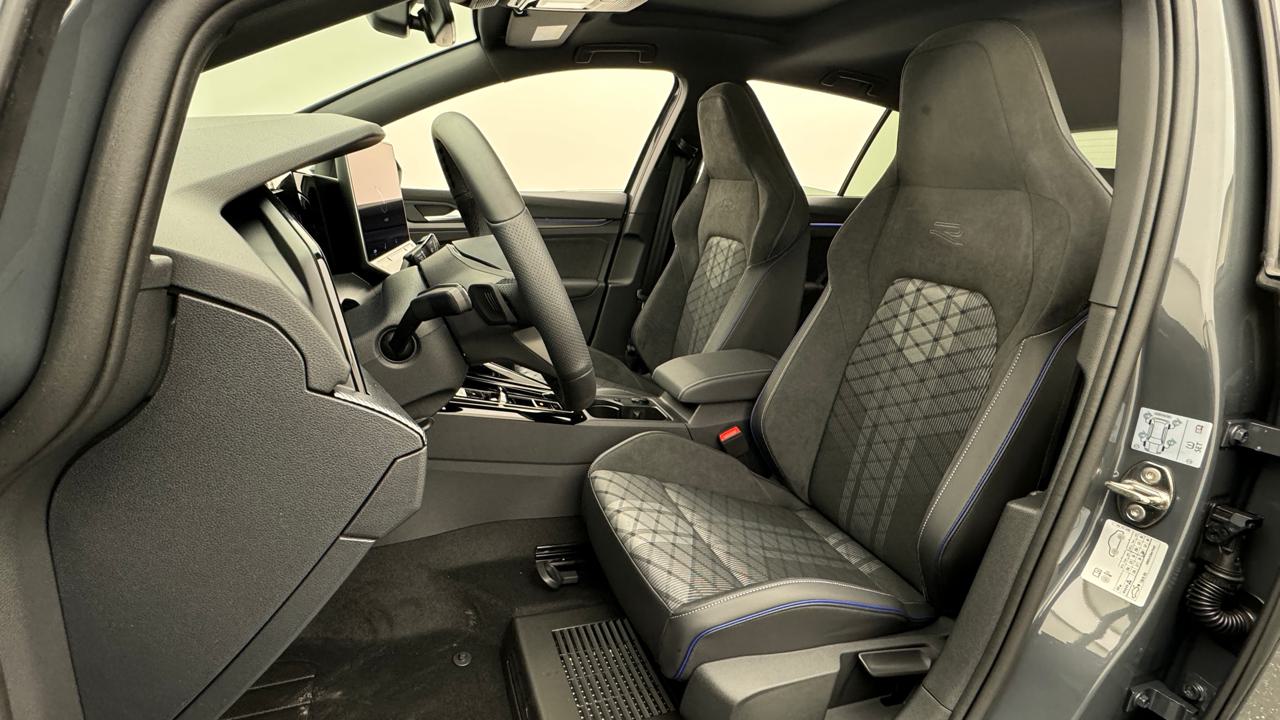 VW<br>Golf VIII 1.5 e TSI mHEV R-Line DSG