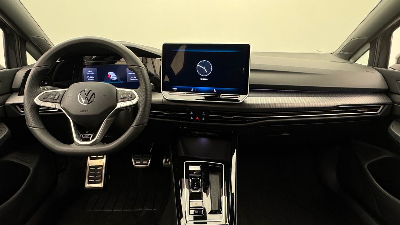 VW<br>Golf VIII 1.5 e TSI mHEV R-Line DSG