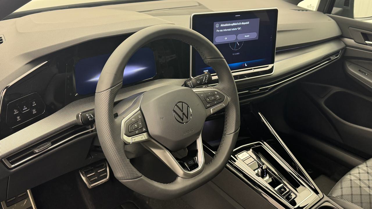 VW<br>Golf VIII 1.5 e TSI mHEV R-Line DSG