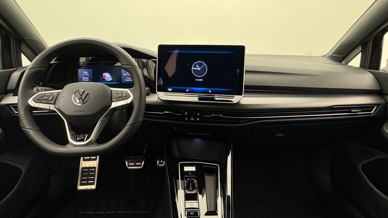 VW<br>Golf VIII 1.5 e TSI mHEV R-Line DSG