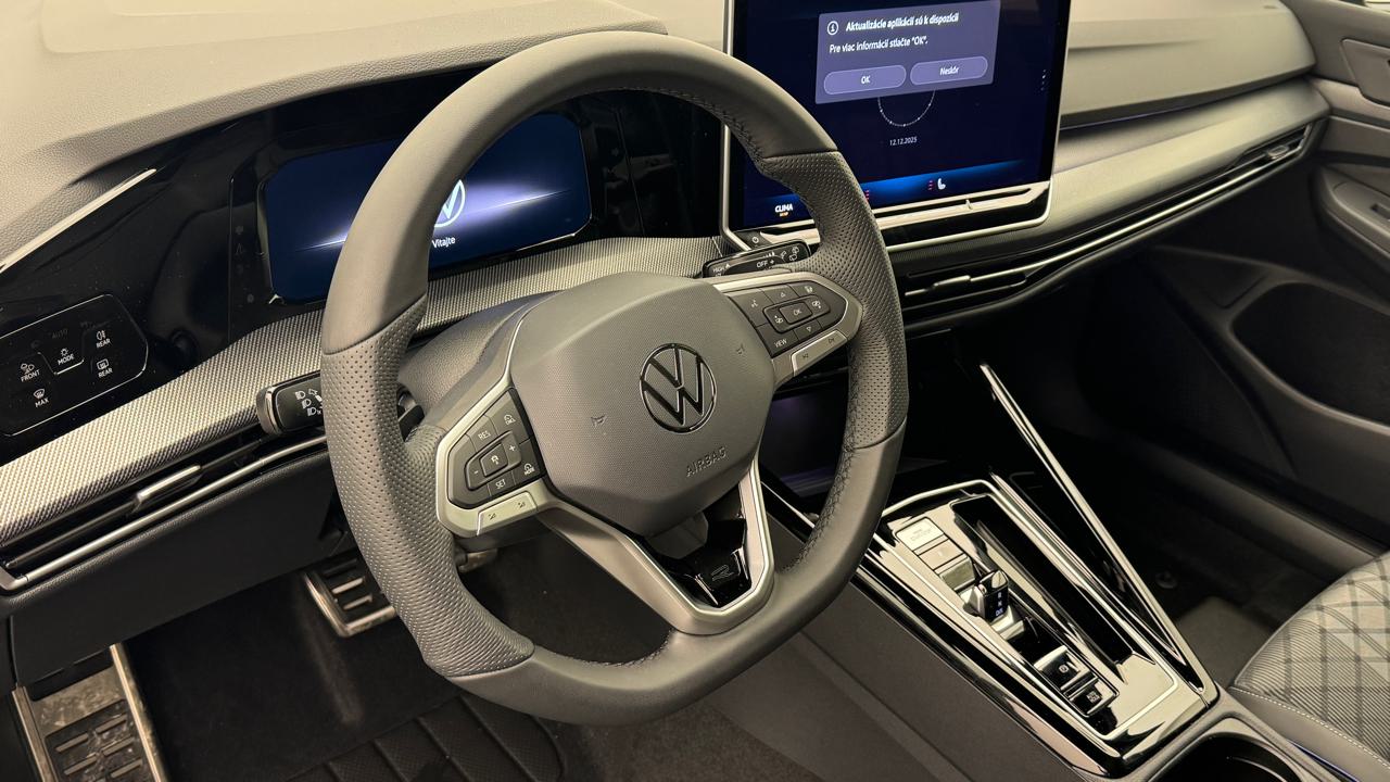 VW<br>Golf VIII 1.5 e TSI mHEV R-Line DSG