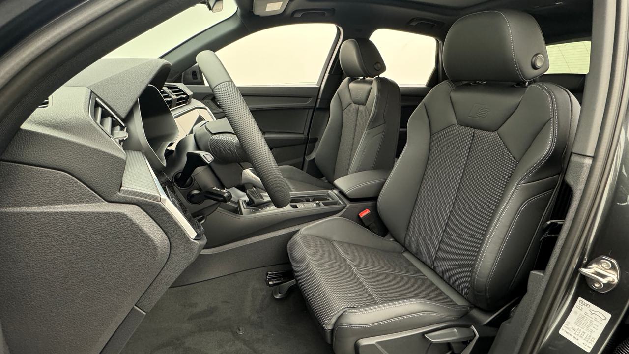 Audi<br>Q3 40 TFSI S line quattro S-tronic