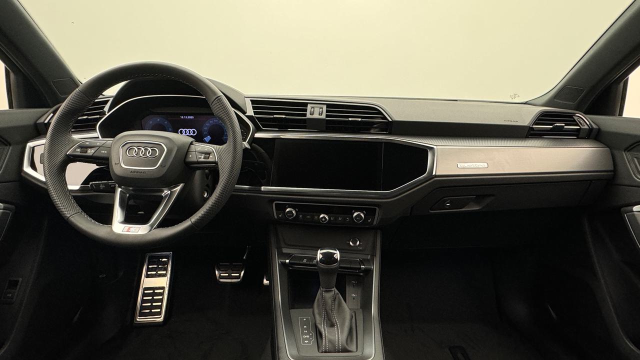 Audi<br>Q3 40 TFSI S line quattro S-tronic
