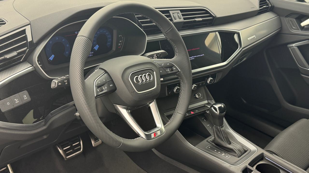Audi<br>Q3 40 TFSI S line quattro S-tronic