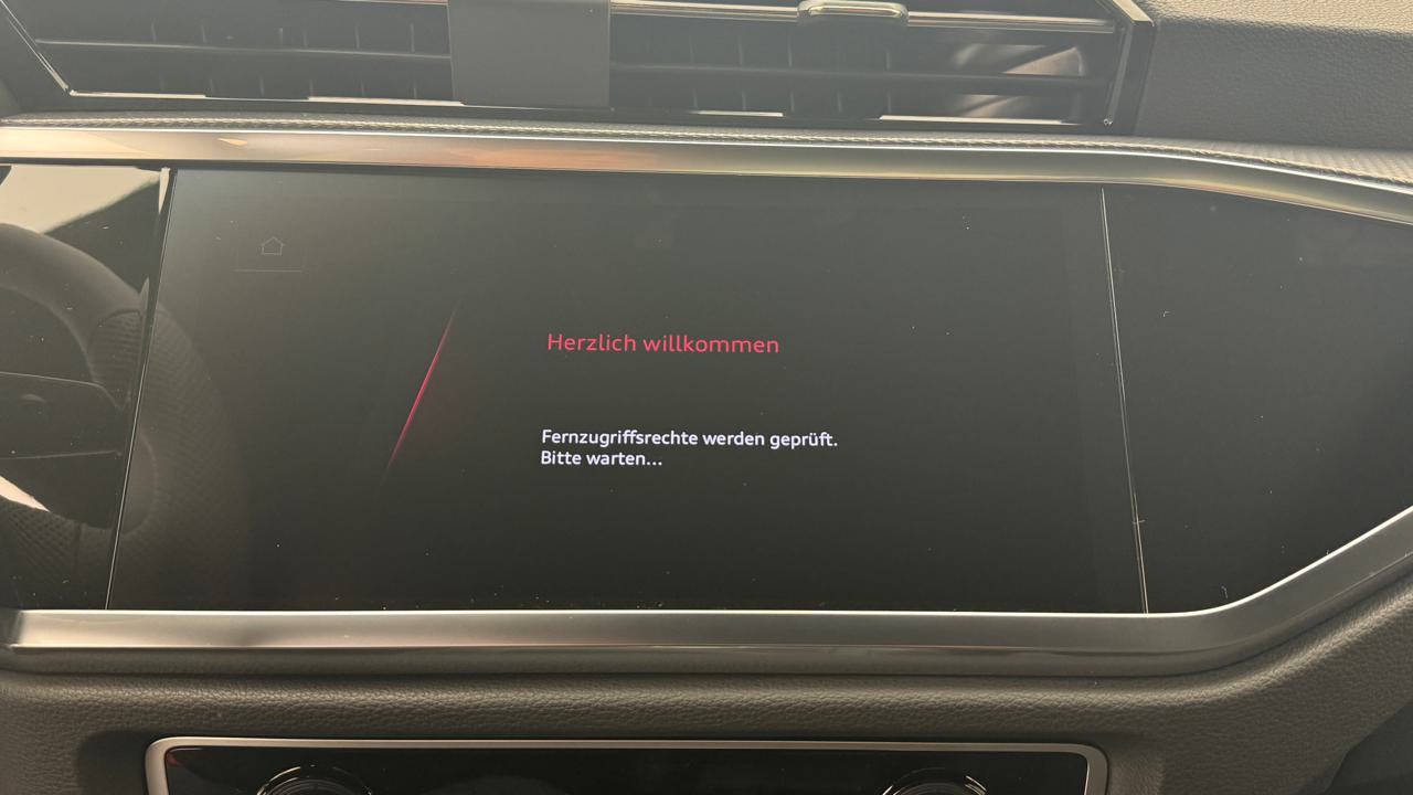 Audi<br>Q3 40 TFSI S line quattro S-tronic