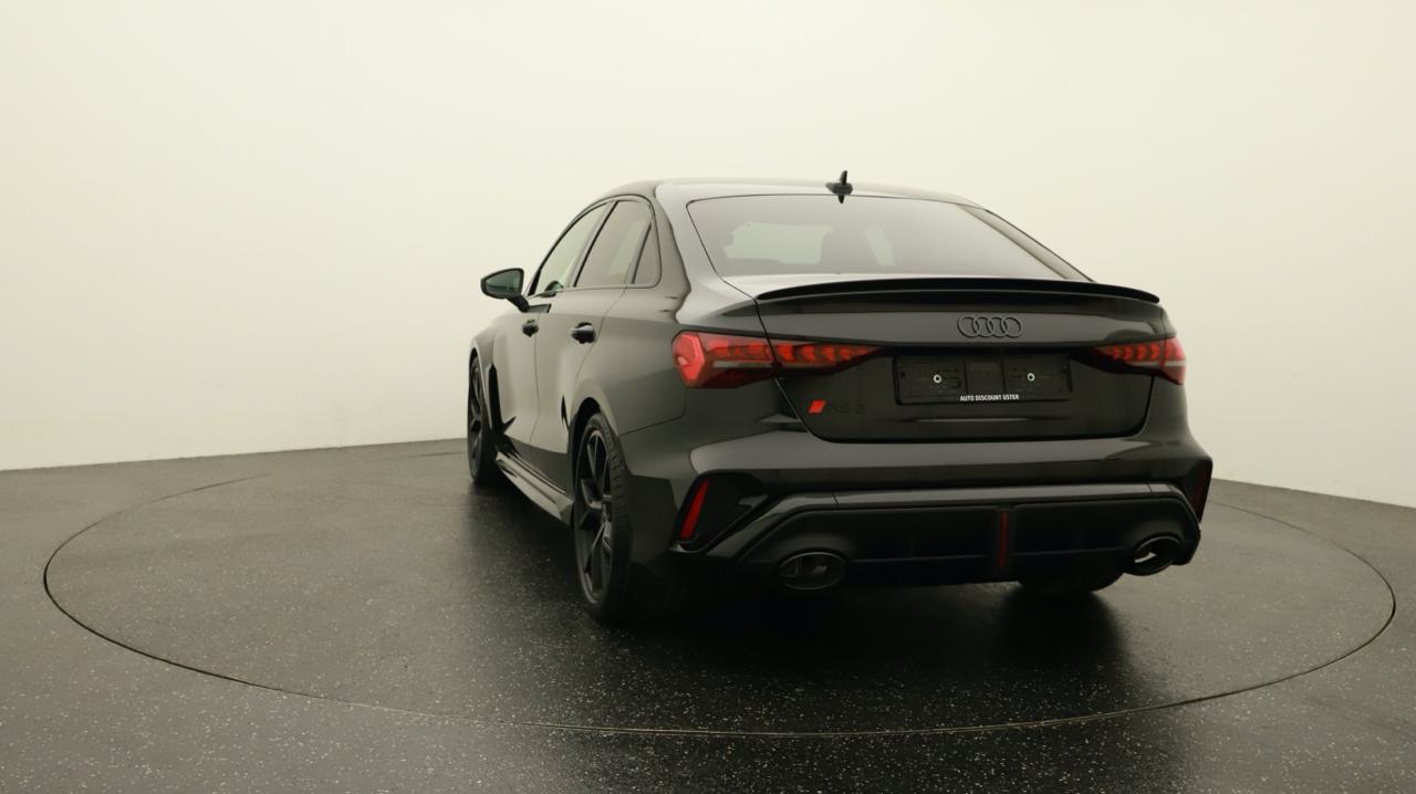 Audi<br>RS3 Limousine 2.5 TSI quattro S-tronic