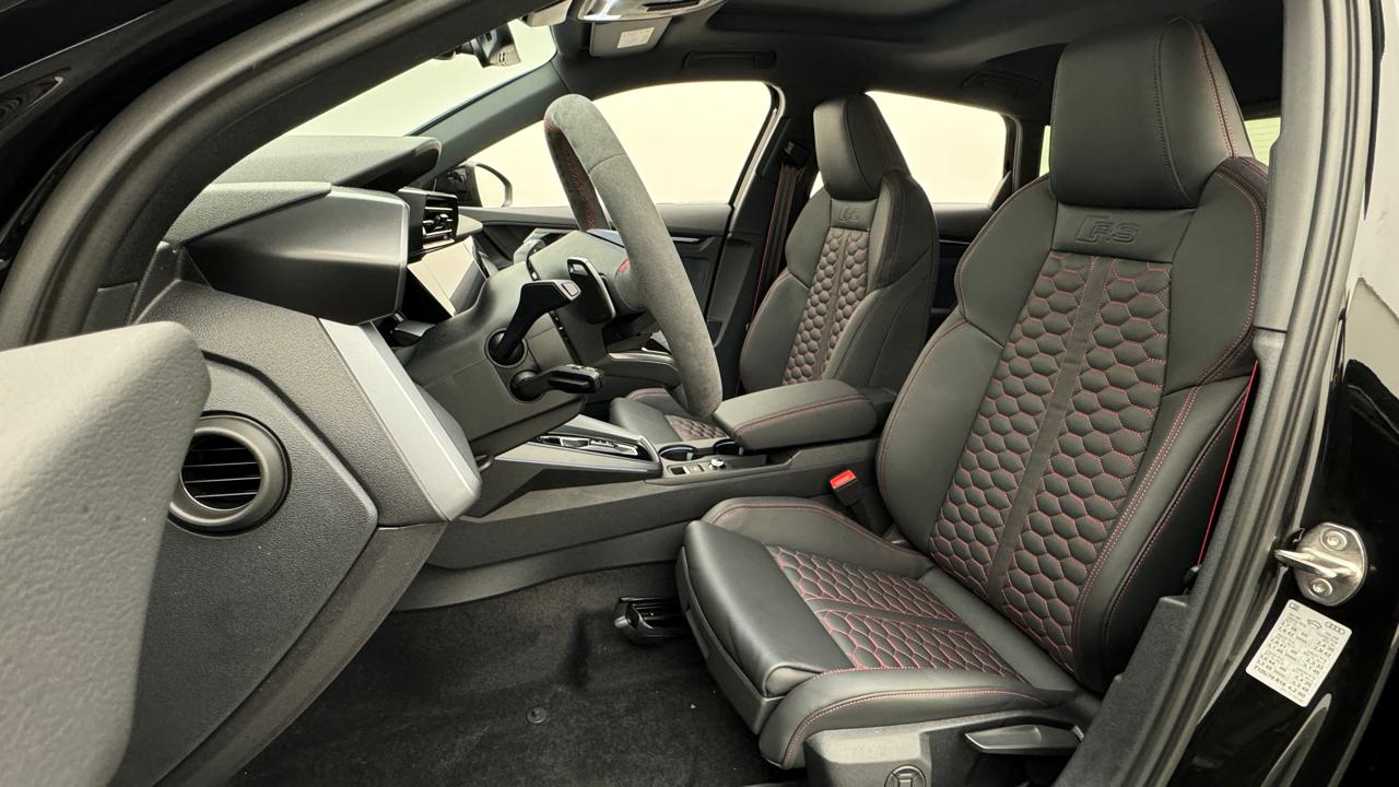 Audi<br>RS3 Sportback 2.5 TSI quattro S-tronic