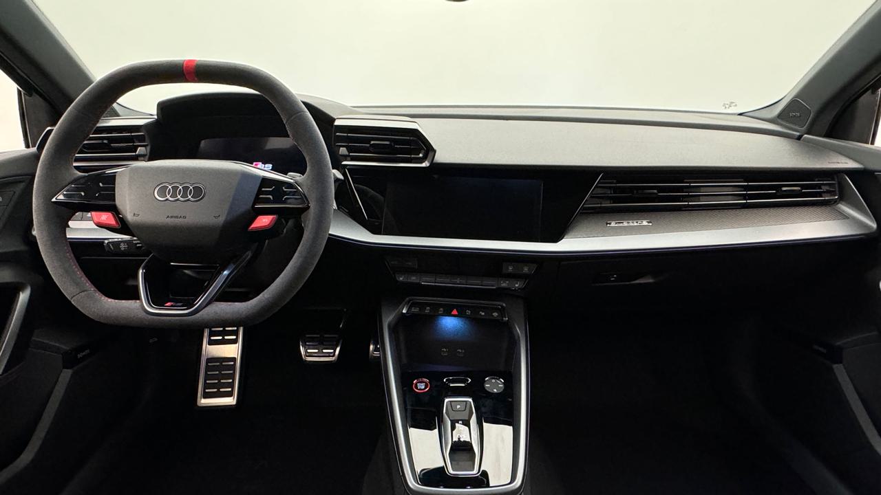 Audi<br>RS3 Sportback 2.5 TSI quattro S-tronic