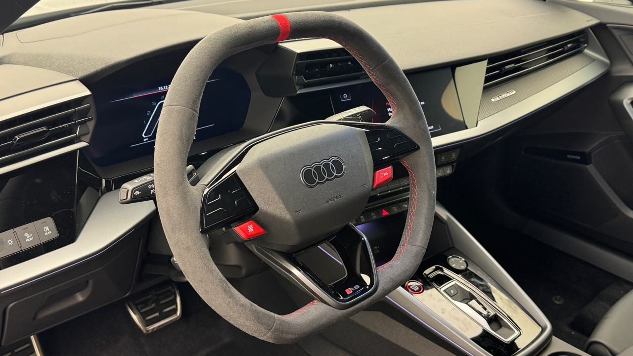 Audi<br>RS3 Sportback 2.5 TSI quattro S-tronic