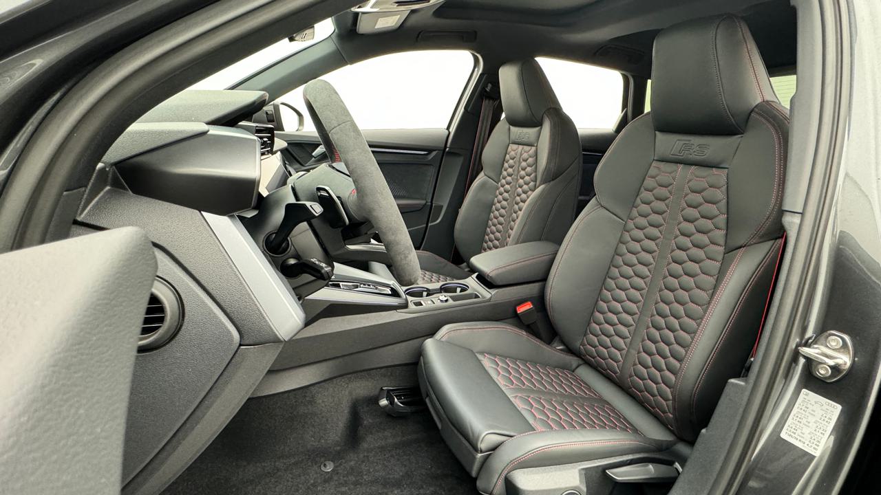 Audi<br>RS3 Sportback 2.5 TSI quattro S-tronic