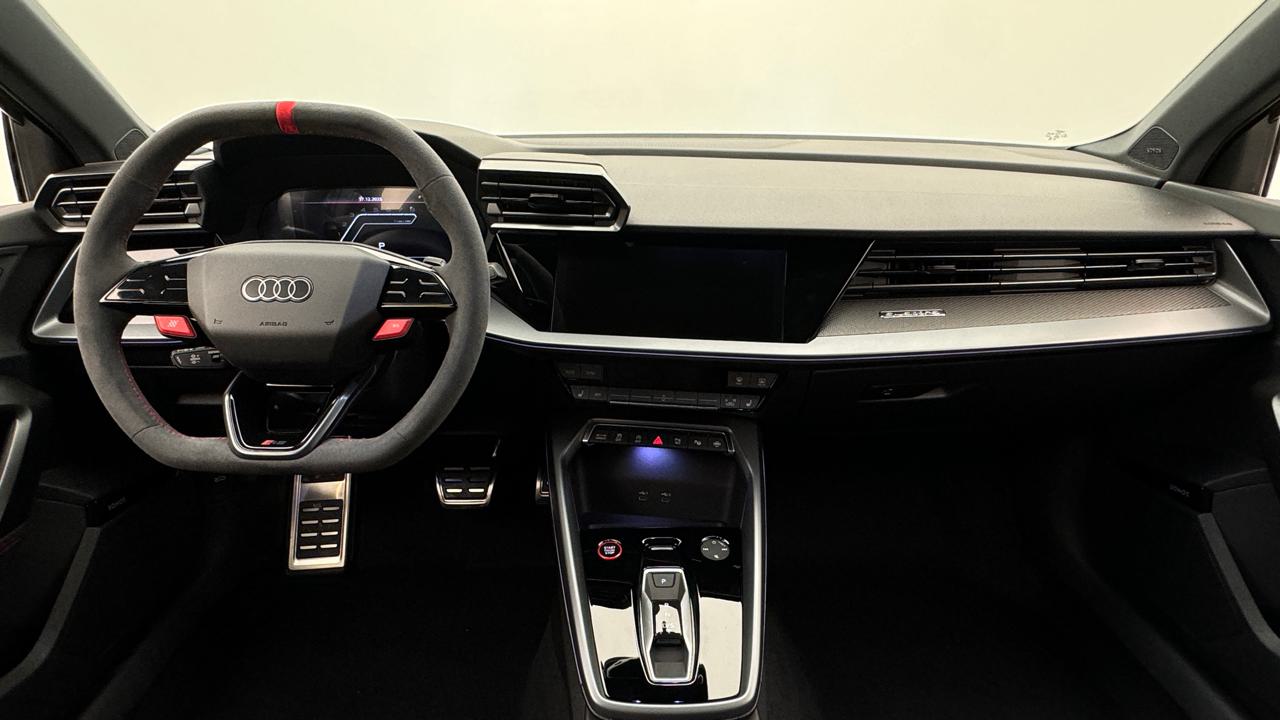 Audi<br>RS3 Sportback 2.5 TSI quattro S-tronic