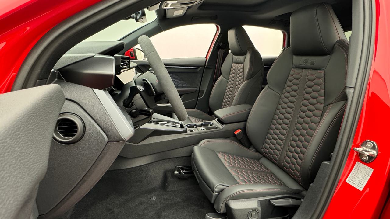 Audi<br>RS3 Sportback 2.5 TSI quattro S-tronic