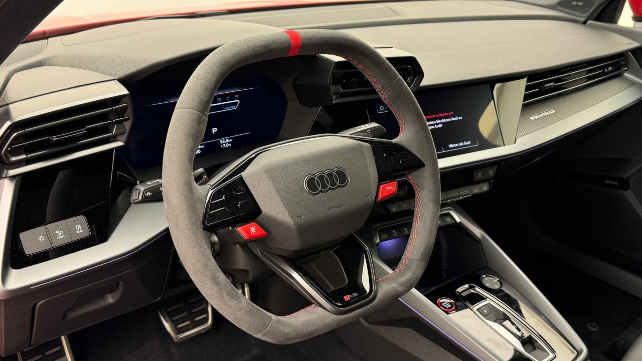 Audi<br>RS3 Sportback 2.5 TSI quattro S-tronic