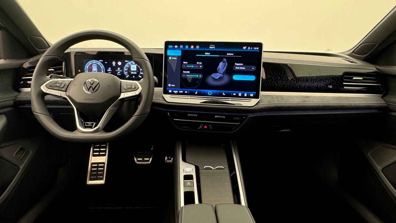 VW<br>Passat Variant 2.0 TSI evo4 R-Line 4 Motion DSG