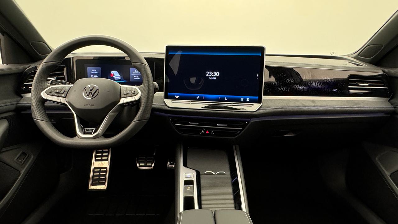 VW<br>Passat Variant 2.0 TDI evo R-Line 4 Motion DSG