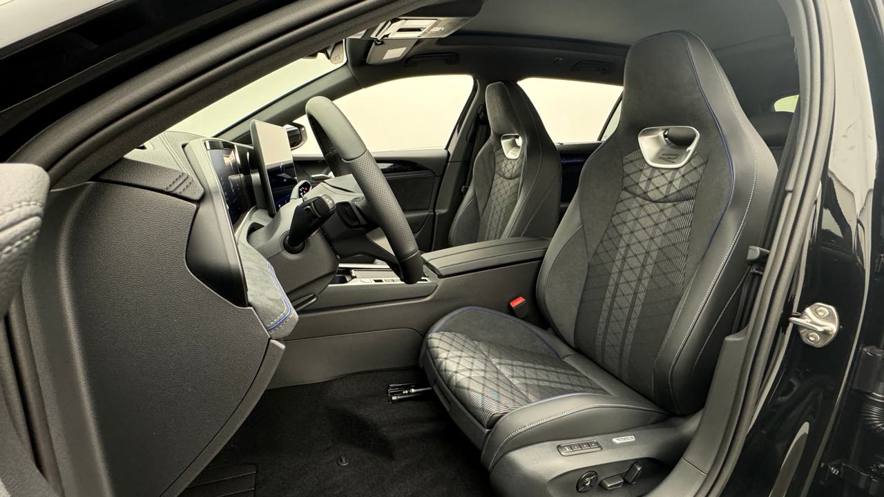 VW<br>Passat Variant 2.0 TSI evo4 R-Line 4 Motion DSG