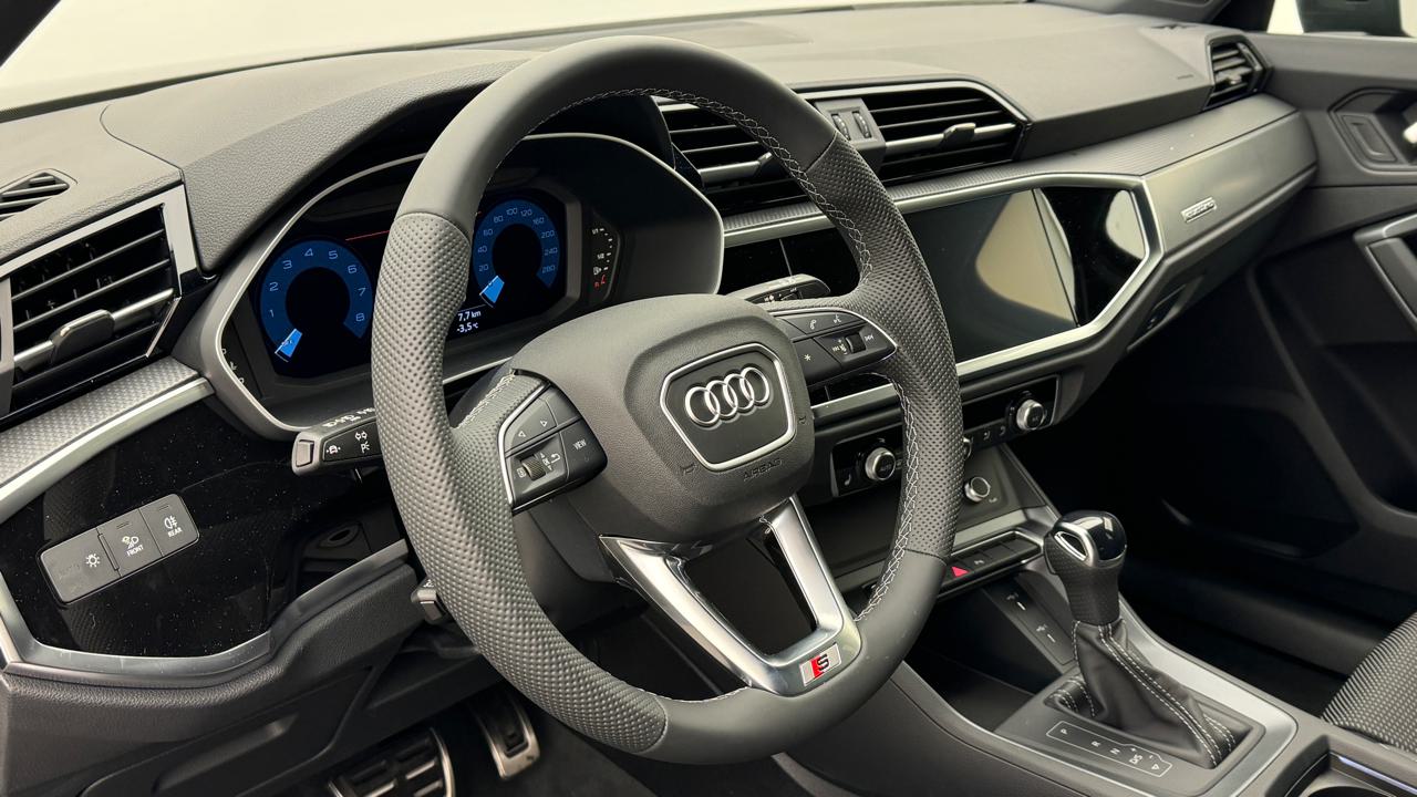 Audi<br>Q3 40 TDI S line quattro S-tronic