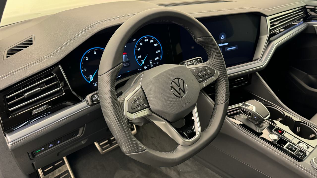 VW<br>Touareg 3.0 TDI R-Line Tiptronic