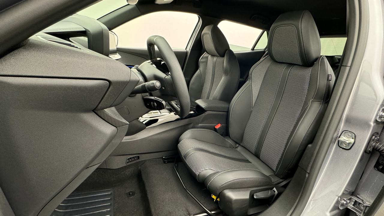 Peugeot<br>2008 156 e 54 kWh GT