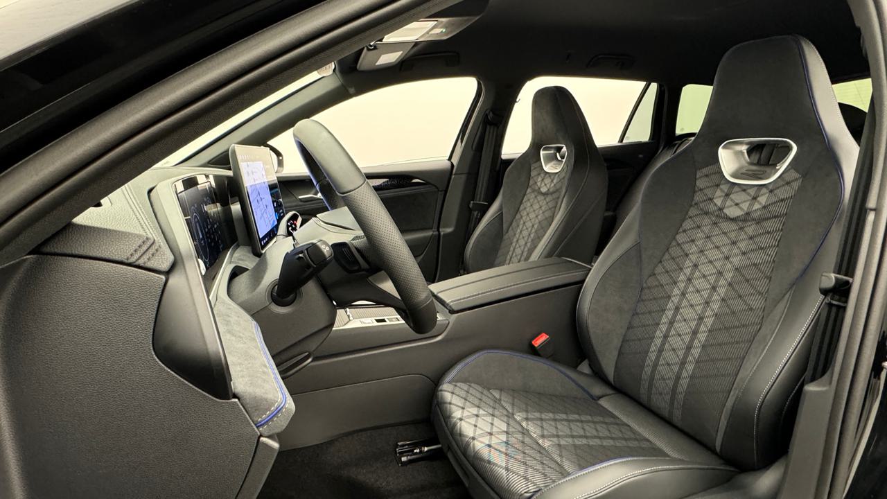 VW<br>Passat Variant 2.0 TDI evo R-Line 4 Motion DSG