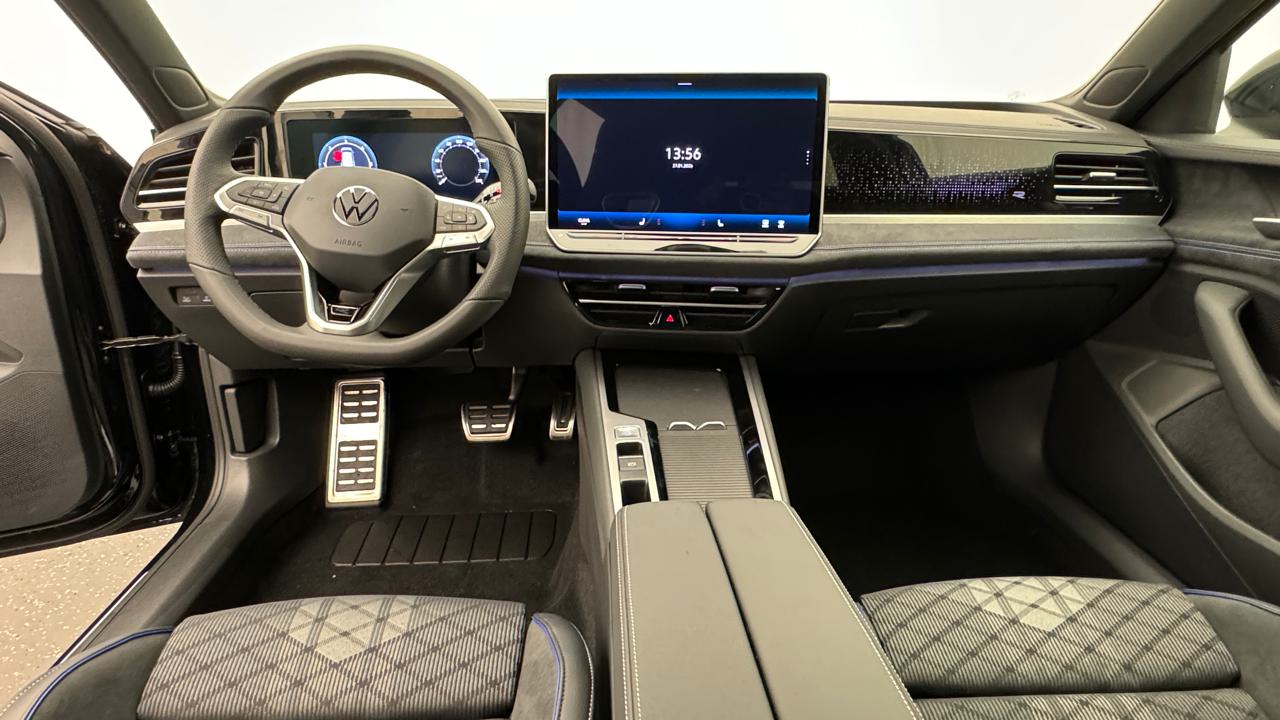 VW<br>Passat Variant 2.0 TDI evo R-Line 4 Motion DSG