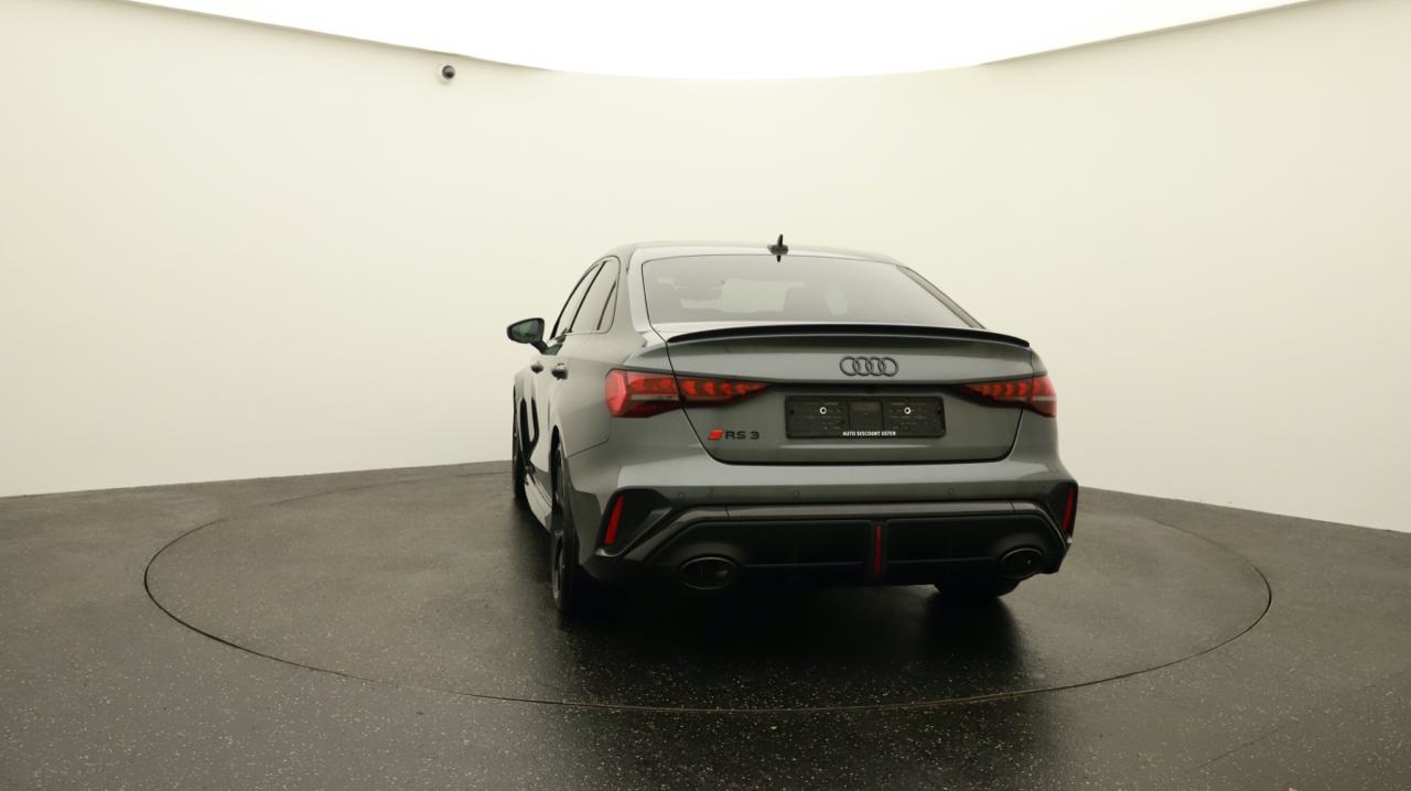 Audi<br>RS3 Limousine 2.5 TSI quattro S-tronic