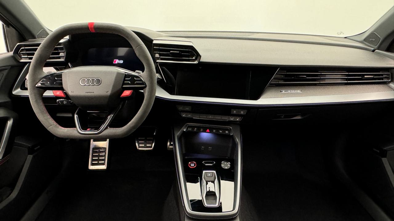 Audi<br>RS3 Limousine 2.5 TSI quattro S-tronic