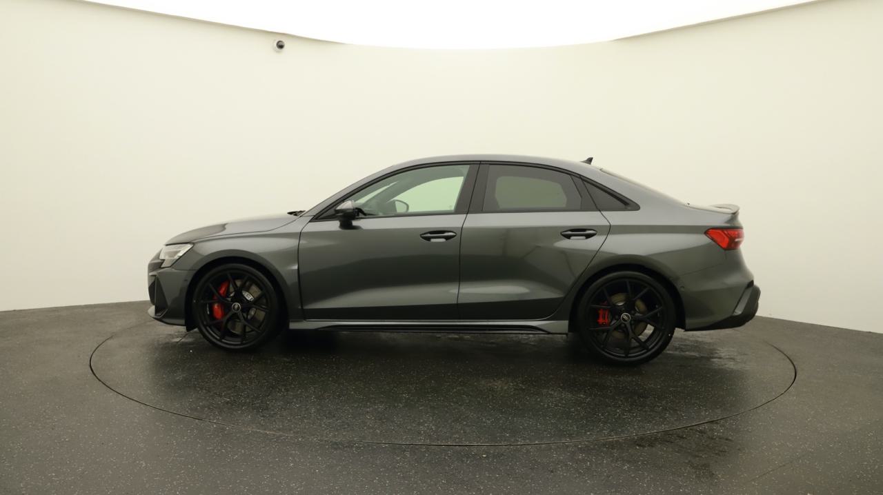 Audi<br>RS3 Limousine 2.5 TSI quattro S-tronic
