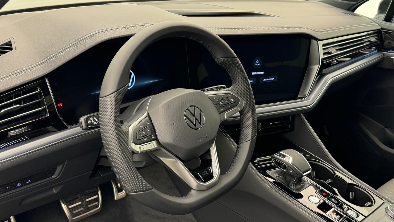 VW<br>Touareg 3.0 TDI R-Line Tiptronic