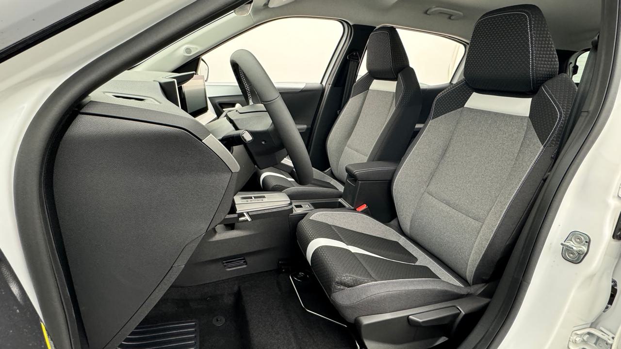 Opel<br>Frontera-e 44 kWh GS