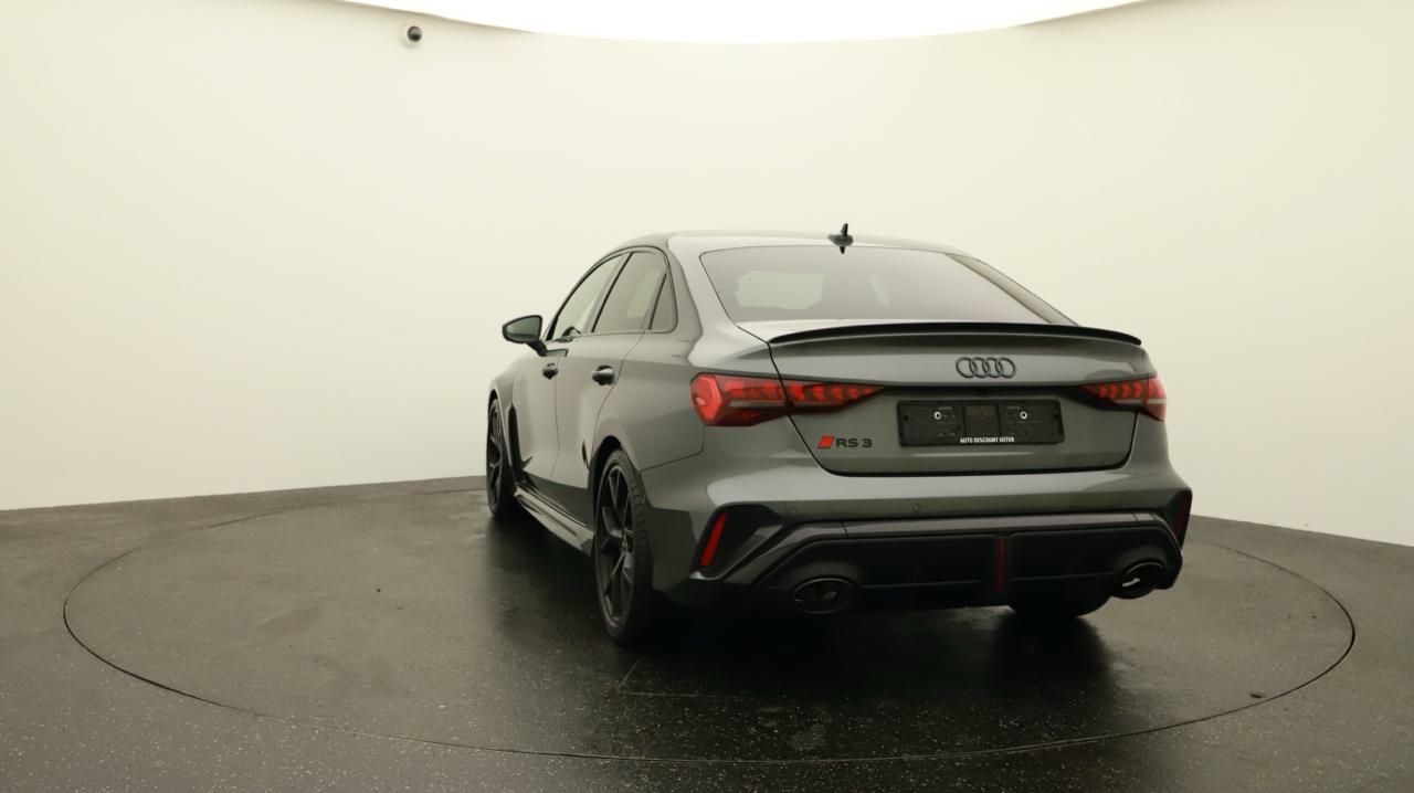 Audi<br>RS3 Limousine 2.5 TSI quattro S-tronic