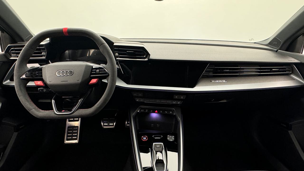 Audi<br>RS3 Limousine 2.5 TSI quattro S-tronic