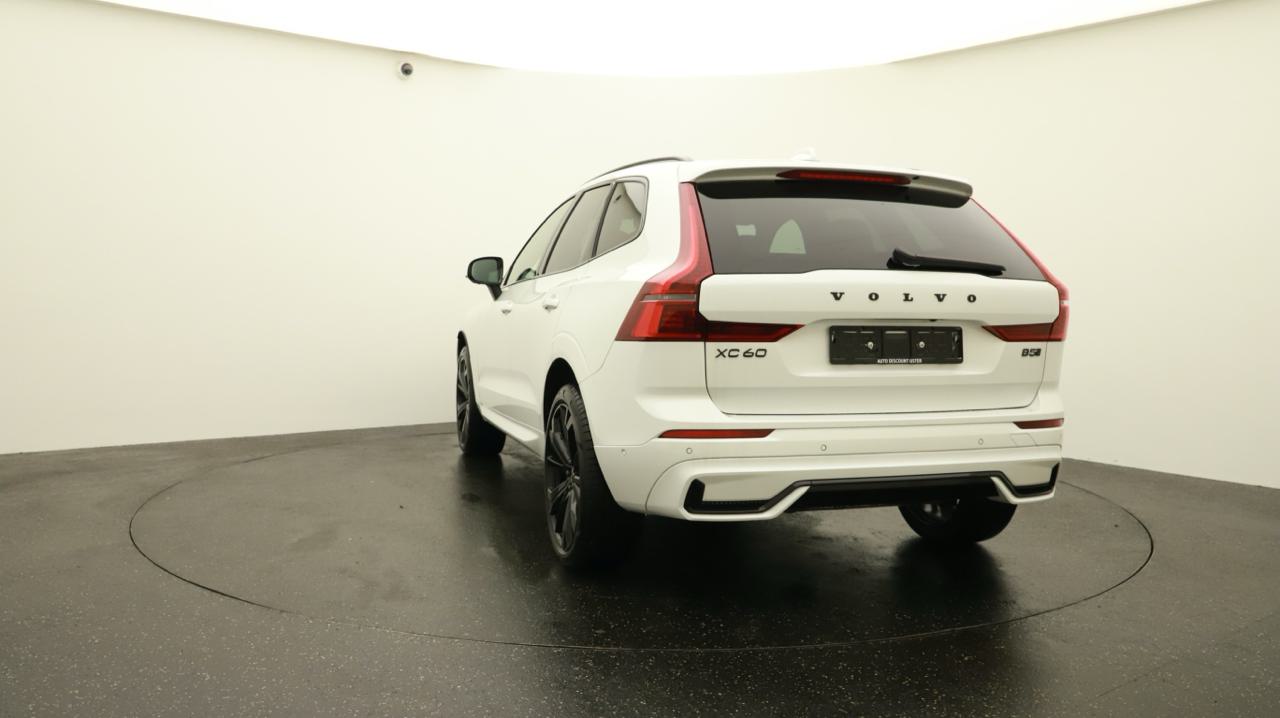 Volvo<br>XC60 B5 Benzin Mild Hybrid AWD Black Edition
