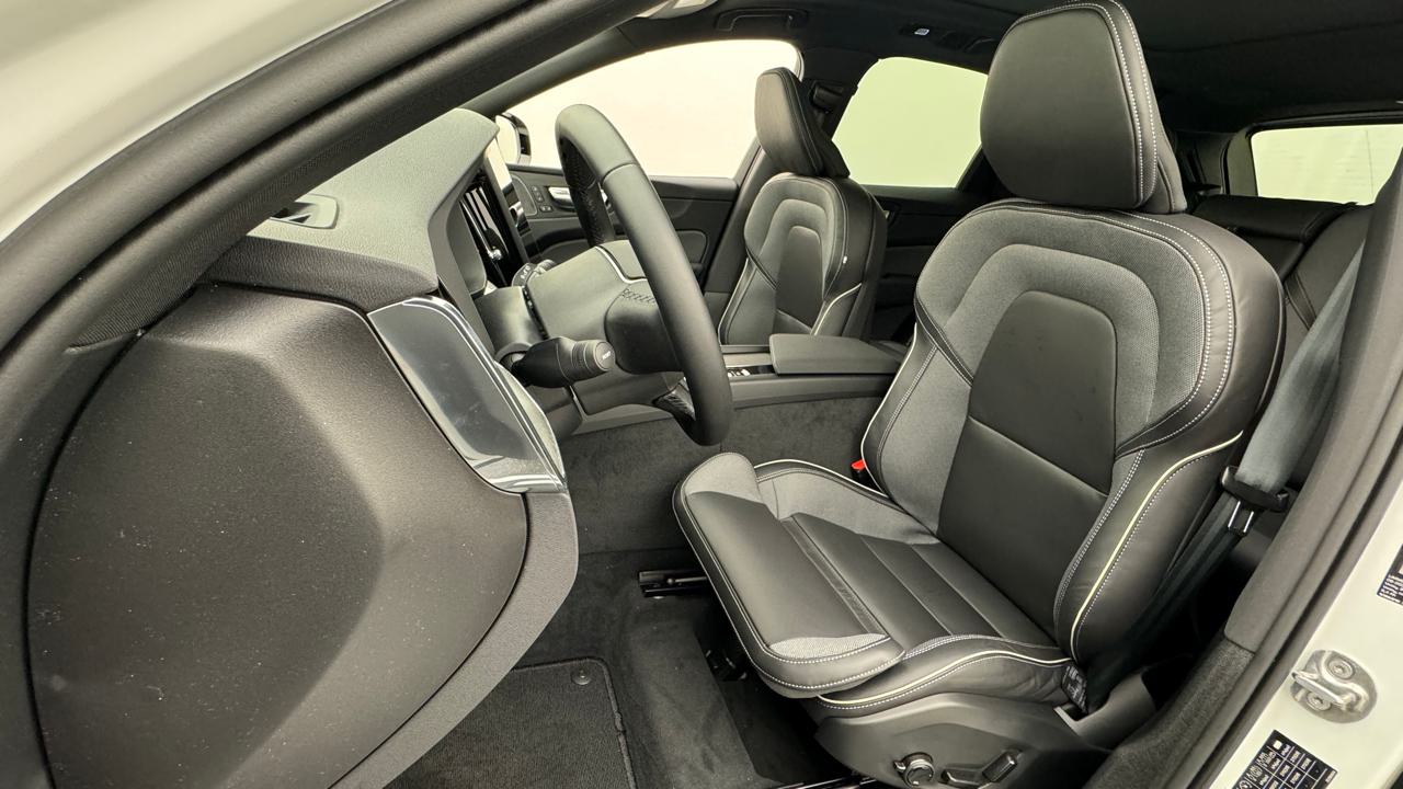 Volvo<br>XC60 B5 Benzin Mild Hybrid AWD Black Edition