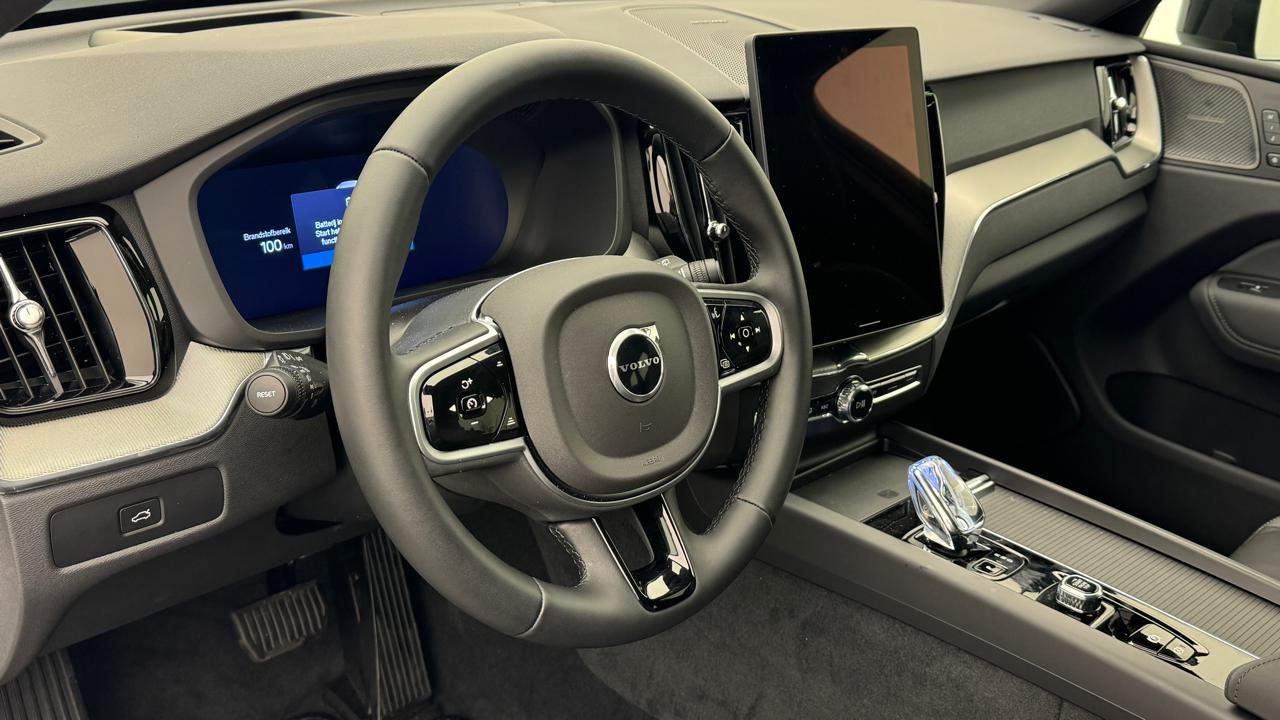 Volvo<br>XC60 B5 Benzin Mild Hybrid AWD Black Edition