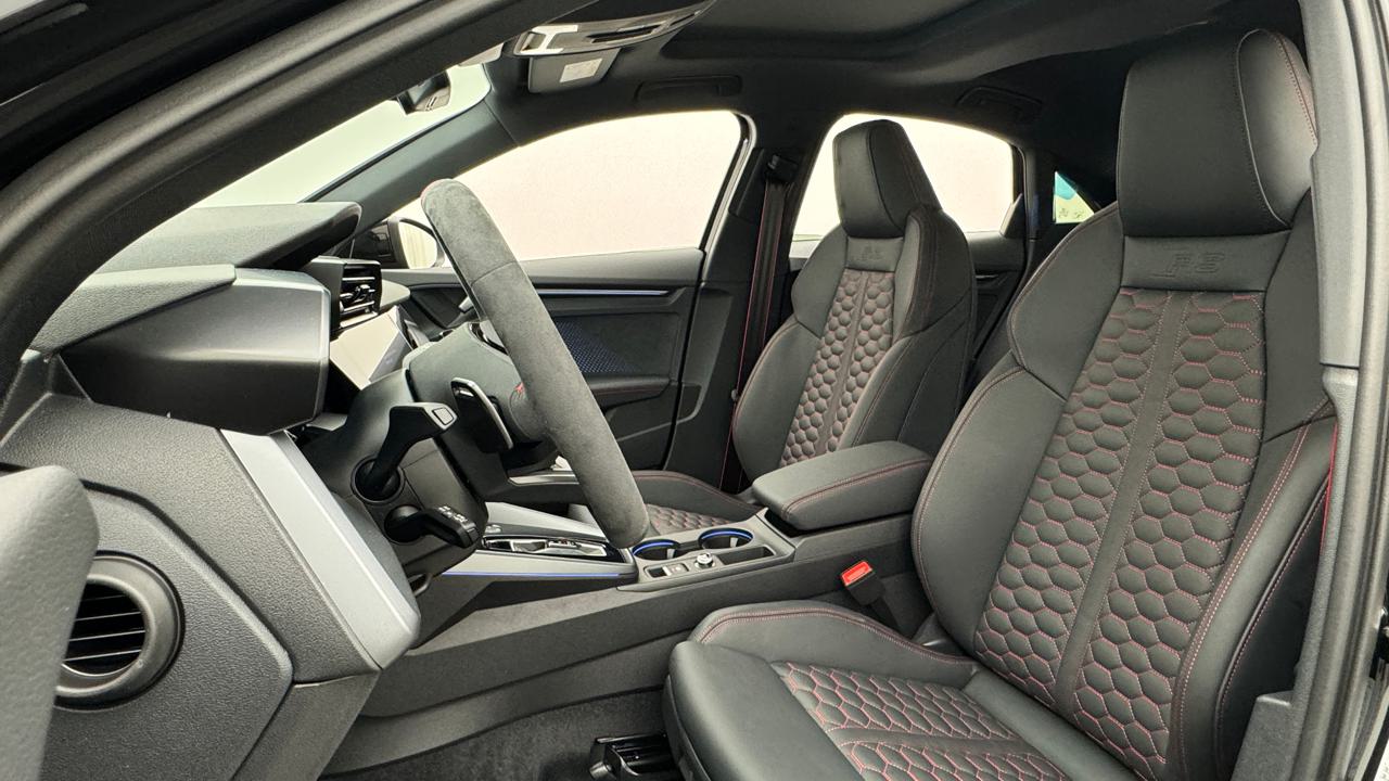 Audi<br>RS3 Limousine 2.5 TSI quattro S-tronic