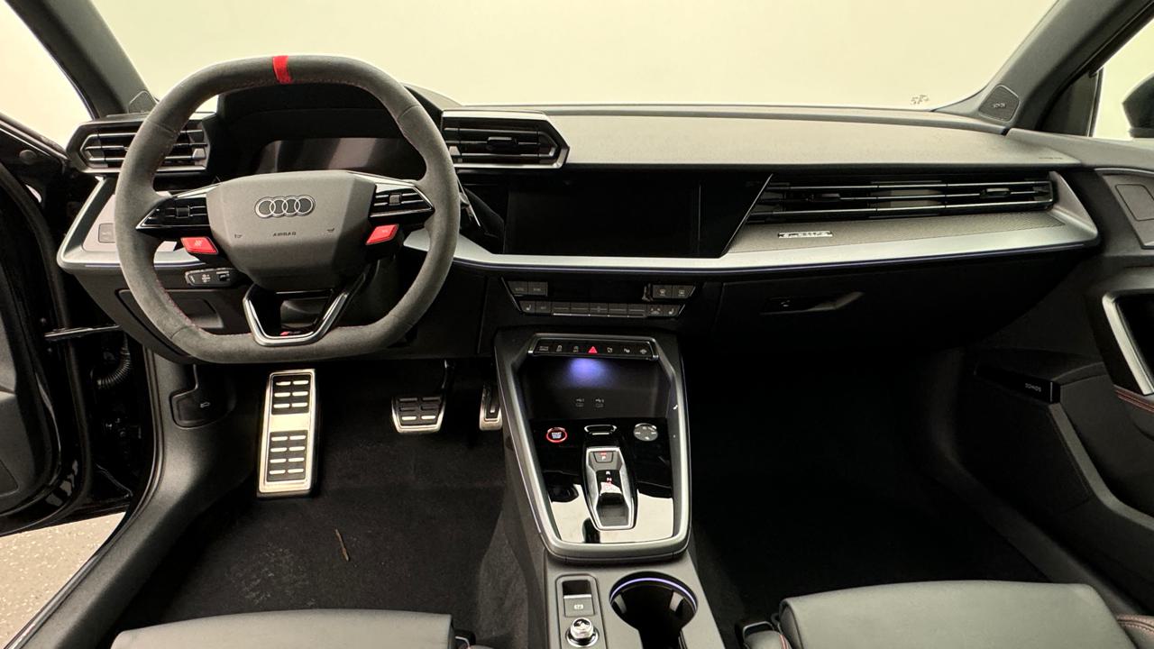 Audi<br>RS3 Limousine 2.5 TSI quattro S-tronic