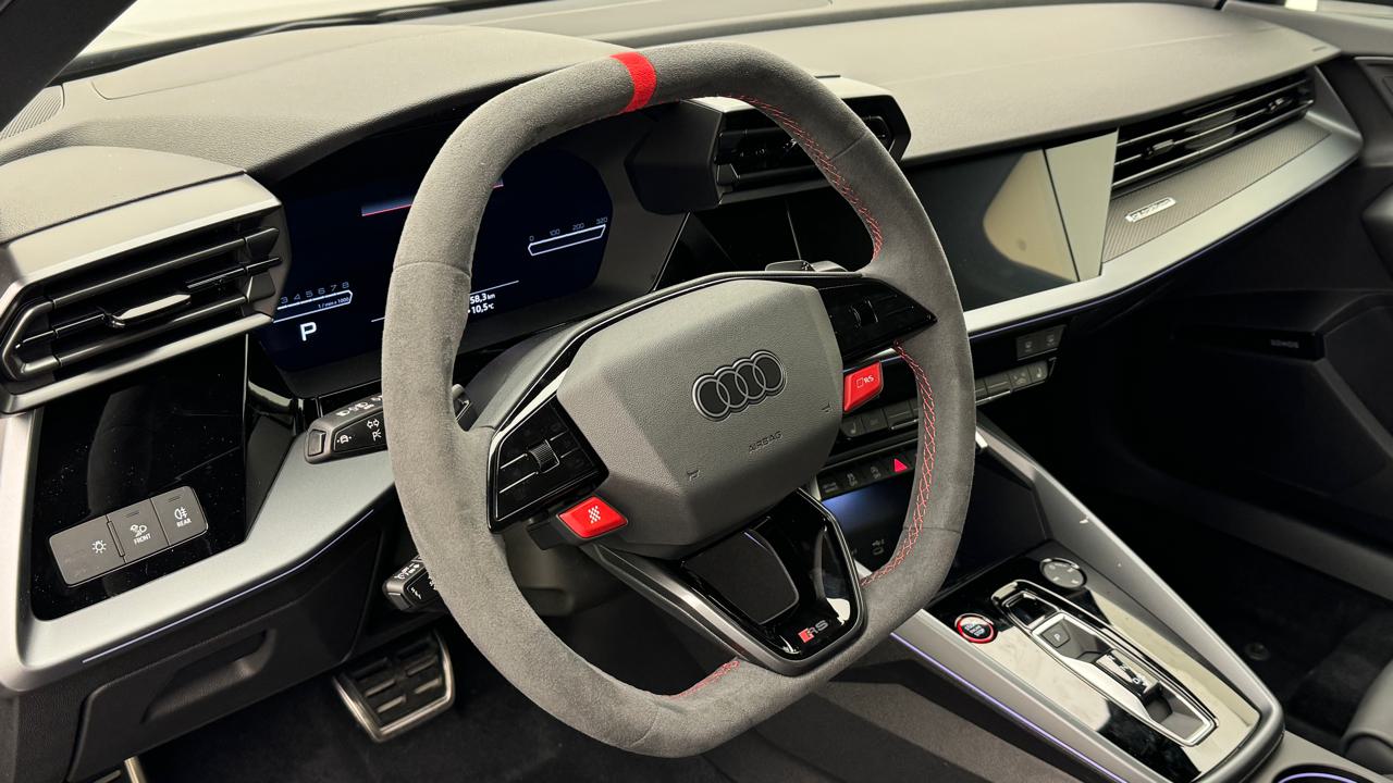 Audi<br>RS3 Limousine 2.5 TSI quattro S-tronic