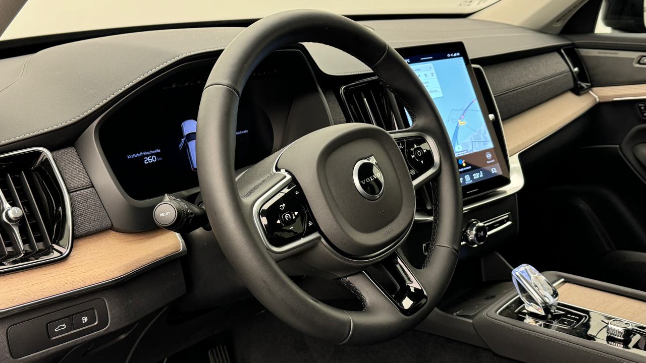 Volvo<br>XC90 T8 eAWD PluginHybrid Plus Dark Geartronic