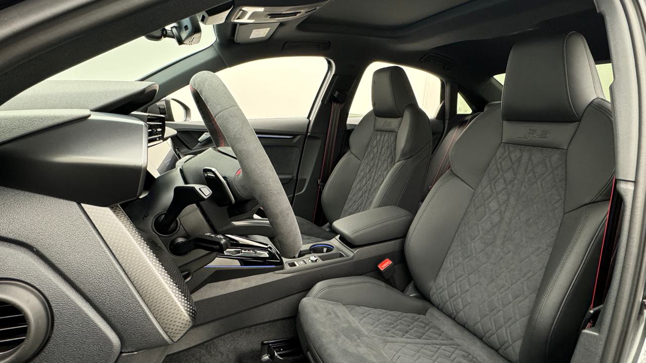 Audi<br>RS3 Limousine 2.5 TSI quattro S-tronic