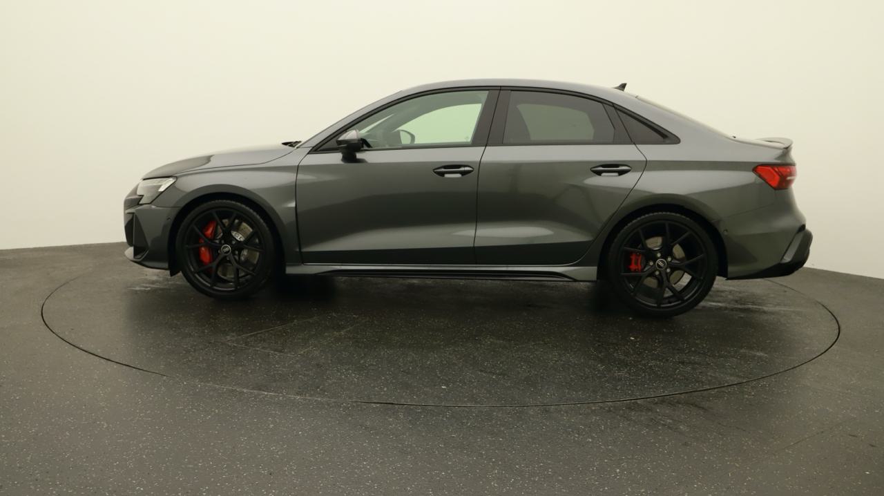 Audi<br>RS3 Limousine 2.5 TSI quattro S-tronic