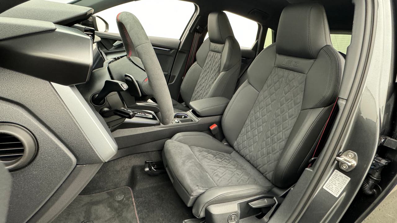 Audi<br>RS3 Sportback 2.5 TSI quattro S-tronic