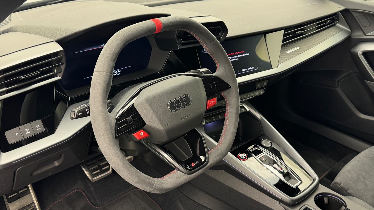 Audi<br>RS3 Sportback 2.5 TSI quattro S-tronic