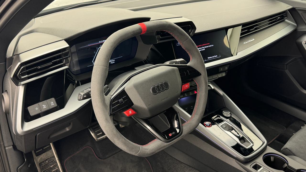 Audi<br>RS3 Sportback 2.5 TSI quattro S-tronic
