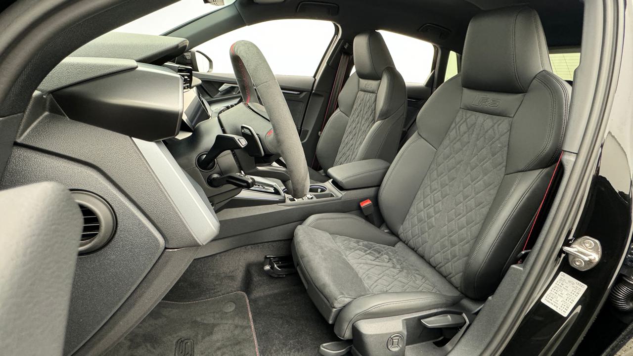 Audi<br>RS3 Sportback 2.5 TSI quattro S-tronic