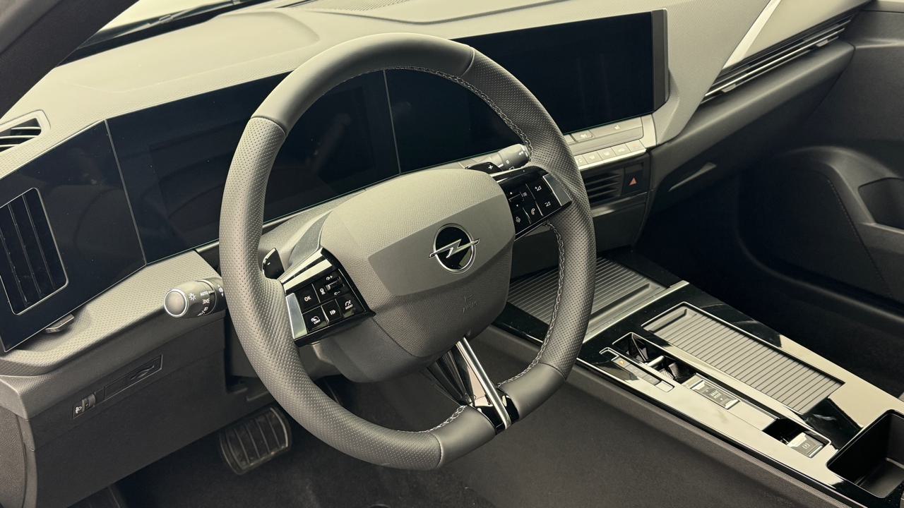 Opel<br>Astra Sports Tourer 1.2i Turbo GS A